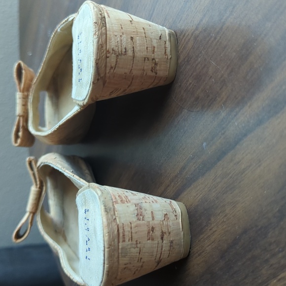 Stuart Weitzman Cork Kitten Heels Size US 8 Bow Slip-Ons - Picture 5 of 9